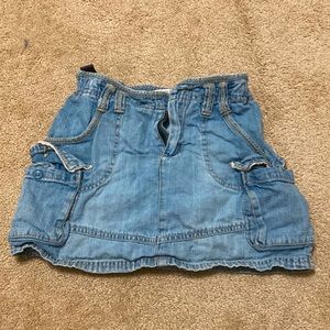 Cute cargo skirt, with no rips or stains perfect for pre- teens